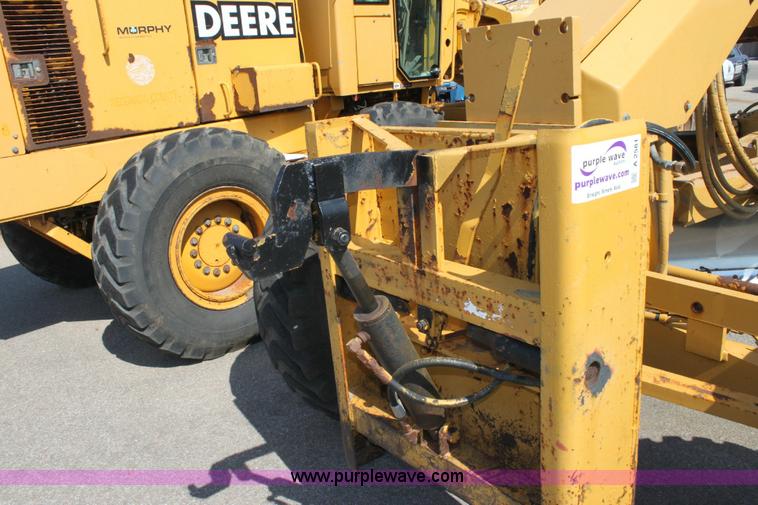 image for item A2581 2000 Caterpillar 140H motor grader