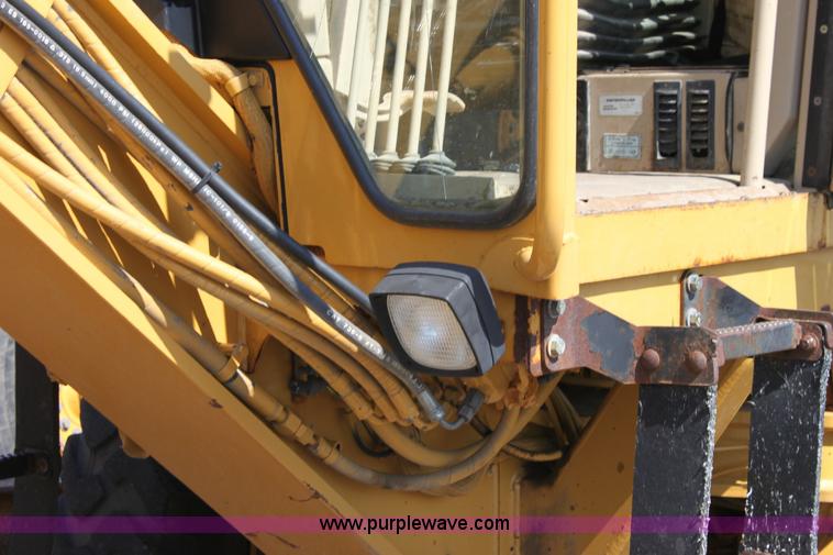 image for item A2581 2000 Caterpillar 140H motor grader