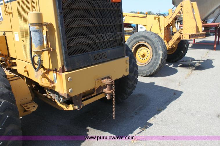 image for item A2581 2000 Caterpillar 140H motor grader