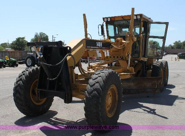 image for item A2682 2001 Caterpillar 140H motor grader