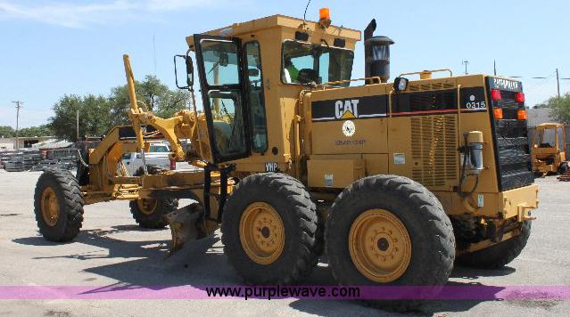 image for item A2682 2001 Caterpillar 140H motor grader