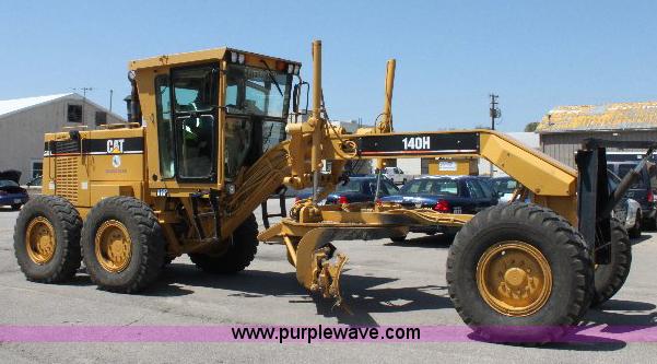 image for item A2682 2001 Caterpillar 140H motor grader