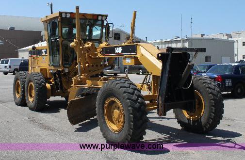 image for item A2682 2001 Caterpillar 140H motor grader