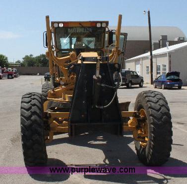 image for item A2682 2001 Caterpillar 140H motor grader