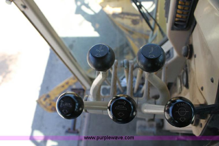 image for item A2682 2001 Caterpillar 140H motor grader