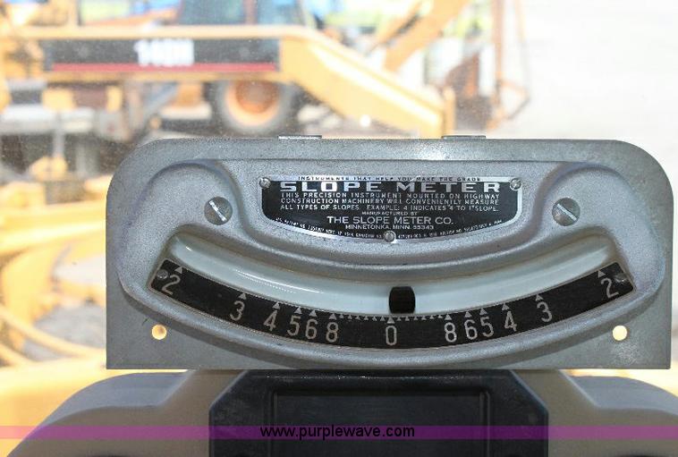 image for item A2682 2001 Caterpillar 140H motor grader