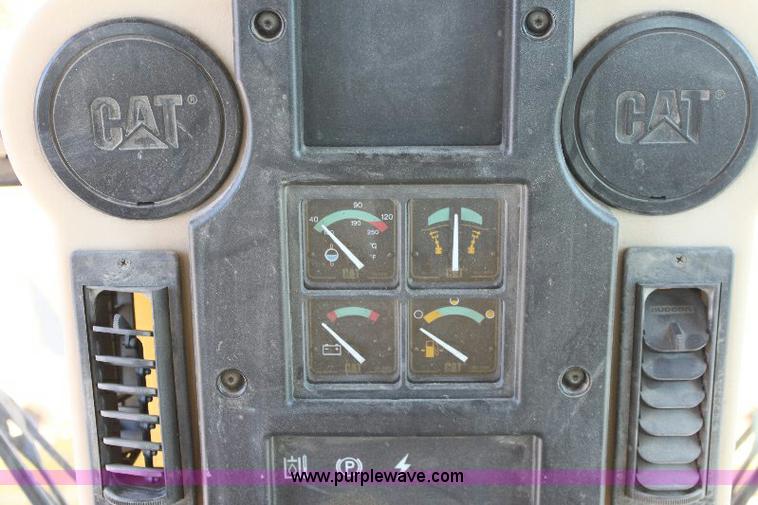 image for item A2682 2001 Caterpillar 140H motor grader
