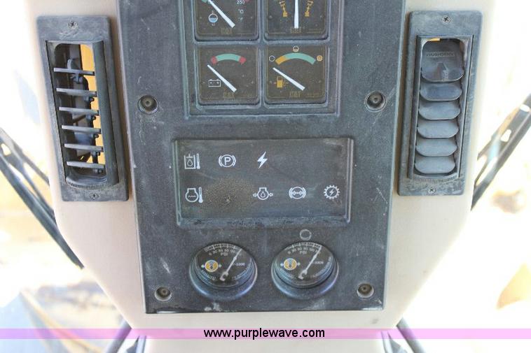 image for item A2682 2001 Caterpillar 140H motor grader