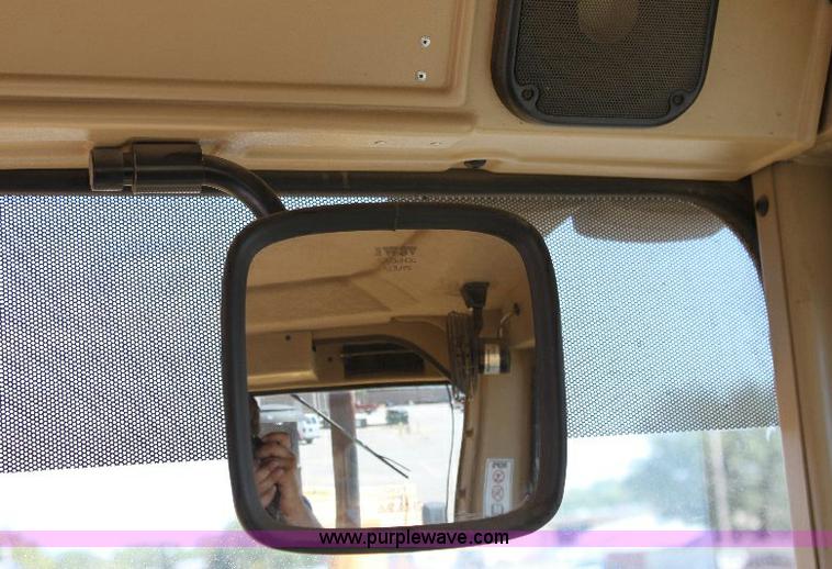 image for item A2682 2001 Caterpillar 140H motor grader