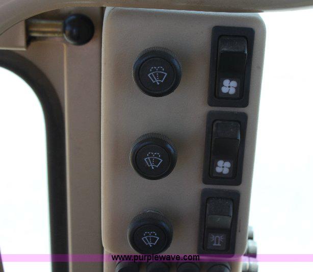 image for item A2682 2001 Caterpillar 140H motor grader