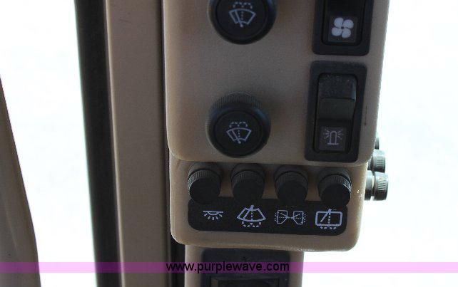 image for item A2682 2001 Caterpillar 140H motor grader