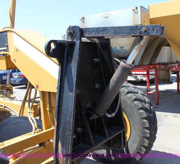 image for item A2682 2001 Caterpillar 140H motor grader