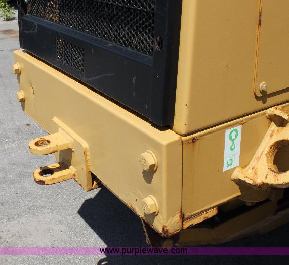 image for item A2682 2001 Caterpillar 140H motor grader