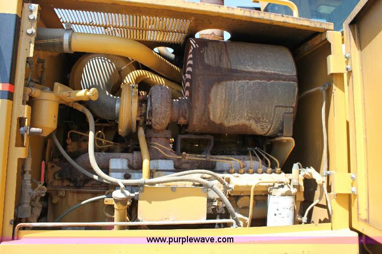 image for item A2682 2001 Caterpillar 140H motor grader