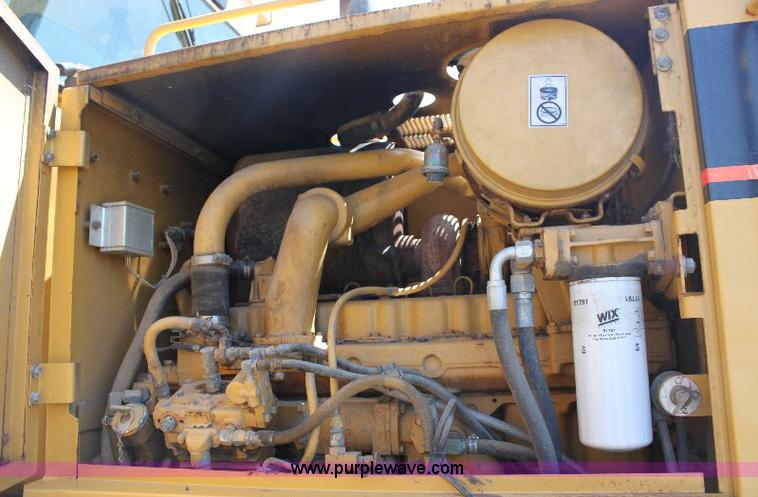 image for item A2682 2001 Caterpillar 140H motor grader