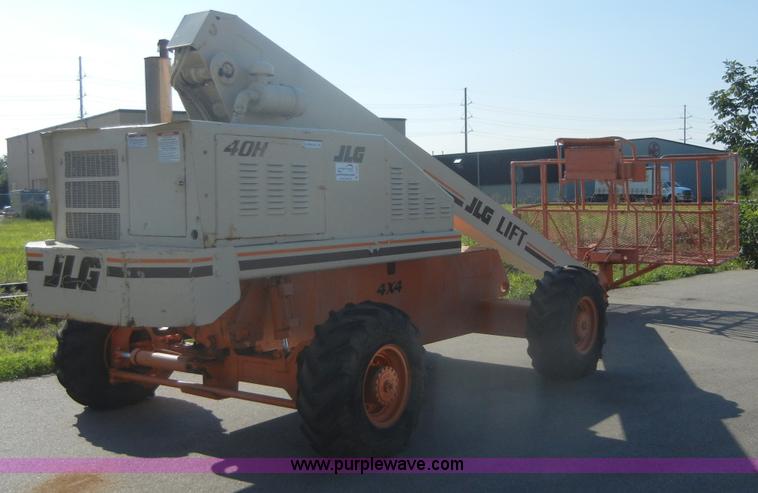 image for item A3075 1999 JLG 40H lift