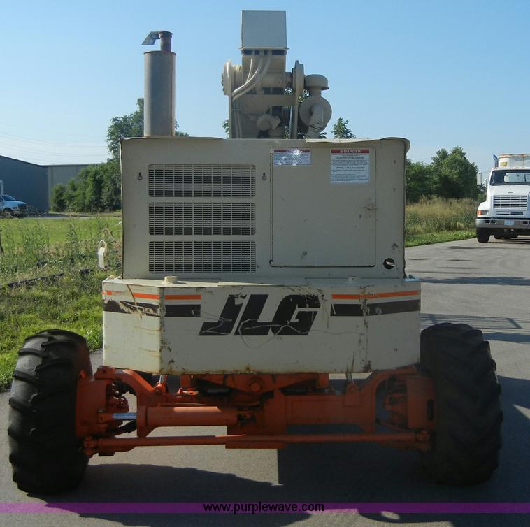 image for item A3075 1999 JLG 40H lift