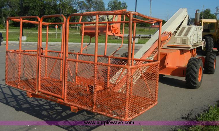 image for item A3075 1999 JLG 40H lift