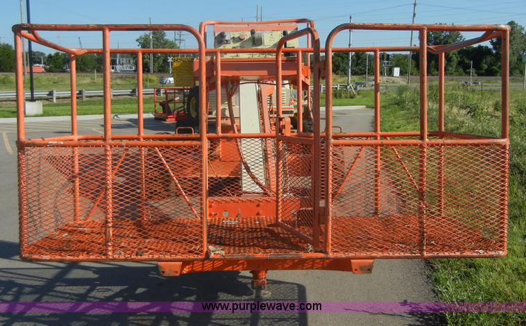 image for item A3075 1999 JLG 40H lift