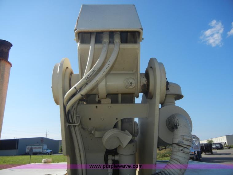 image for item A3075 1999 JLG 40H lift