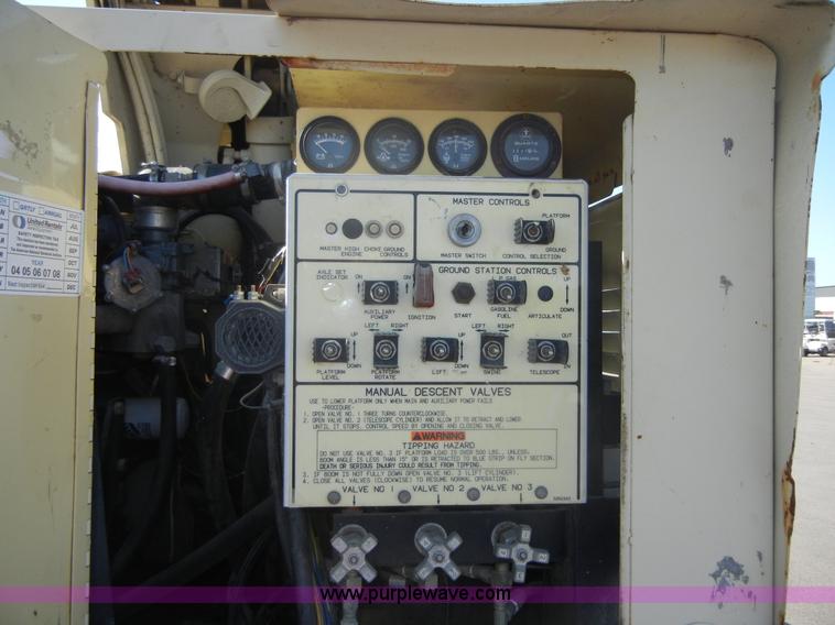 image for item A3075 1999 JLG 40H lift