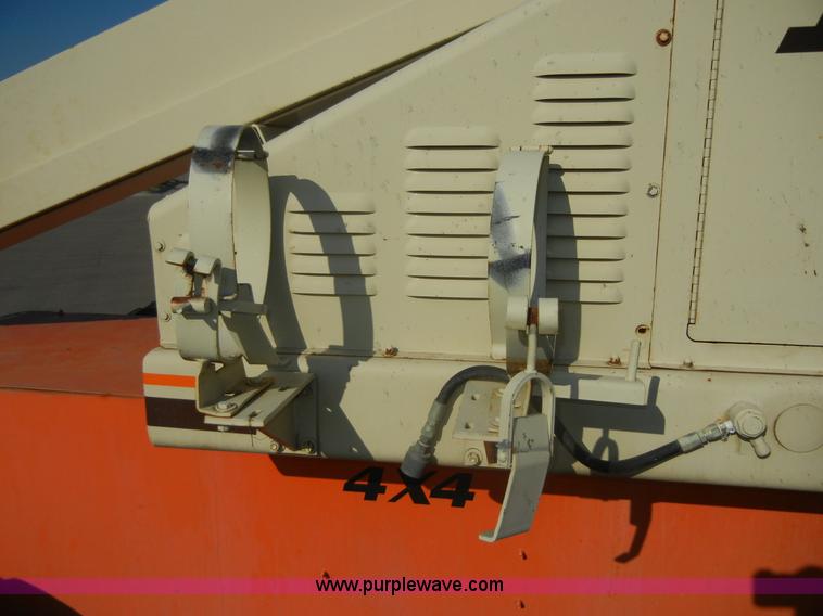 image for item A3075 1999 JLG 40H lift