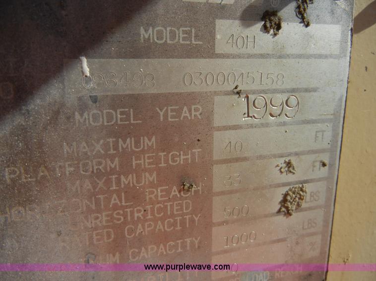image for item A3075 1999 JLG 40H lift
