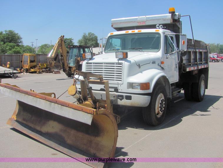 image for item A3649 1999 International 4900 plow truck