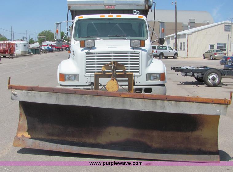 image for item A3649 1999 International 4900 plow truck
