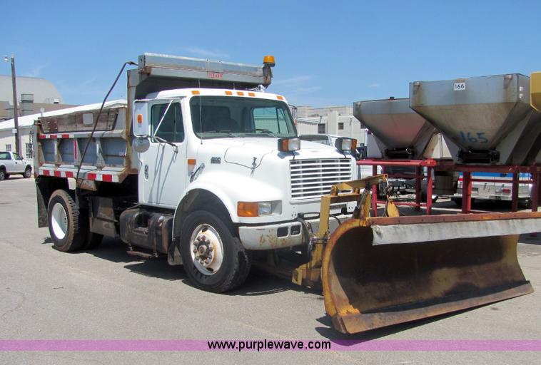 image for item A3649 1999 International 4900 plow truck