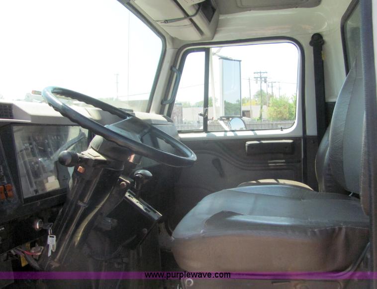 image for item A3649 1999 International 4900 plow truck