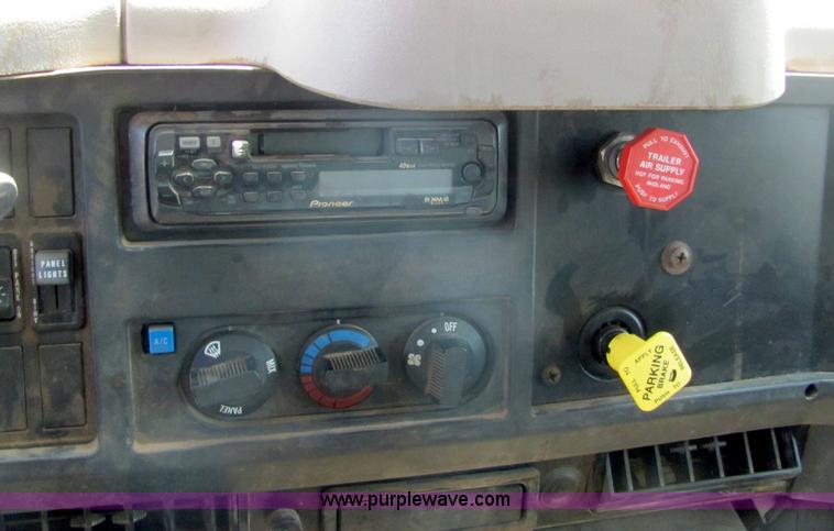 image for item A3649 1999 International 4900 plow truck