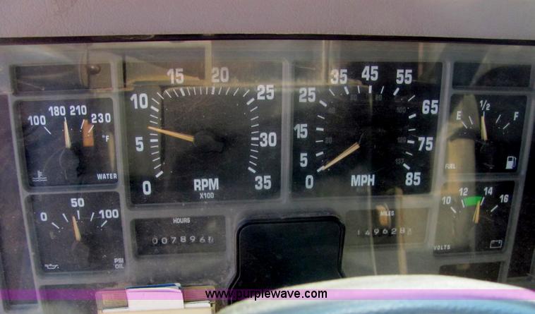 image for item A3649 1999 International 4900 plow truck