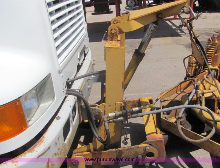 image for item A3649 1999 International 4900 plow truck