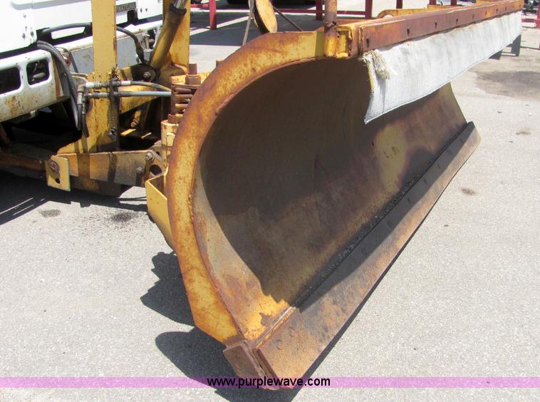 image for item A3649 1999 International 4900 plow truck