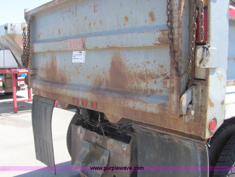 image for item A3649 1999 International 4900 plow truck
