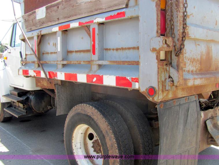 image for item A3649 1999 International 4900 plow truck