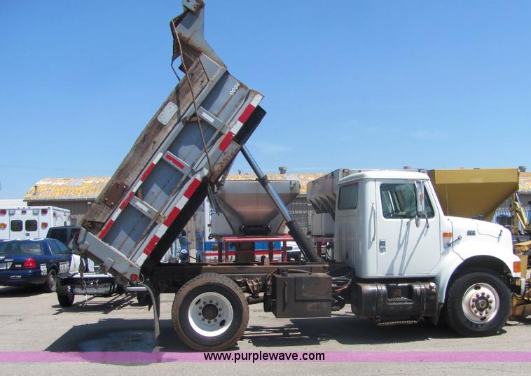image for item A3649 1999 International 4900 plow truck
