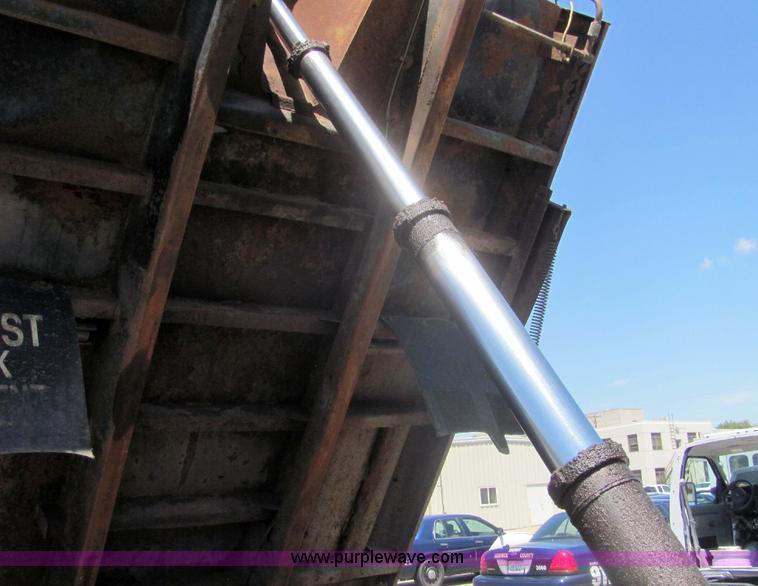 image for item A3649 1999 International 4900 plow truck