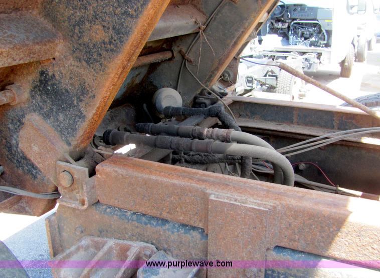 image for item A3649 1999 International 4900 plow truck