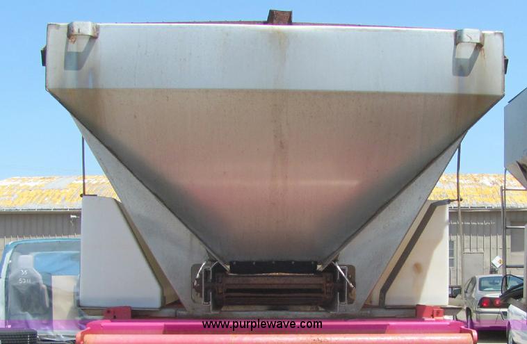 image for item A3649 1999 International 4900 plow truck