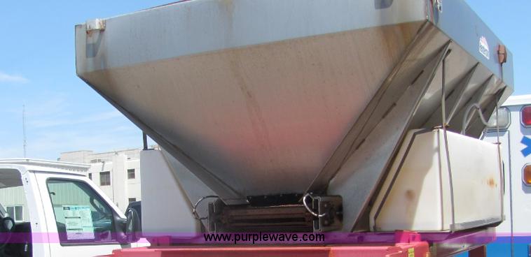 image for item A3649 1999 International 4900 plow truck