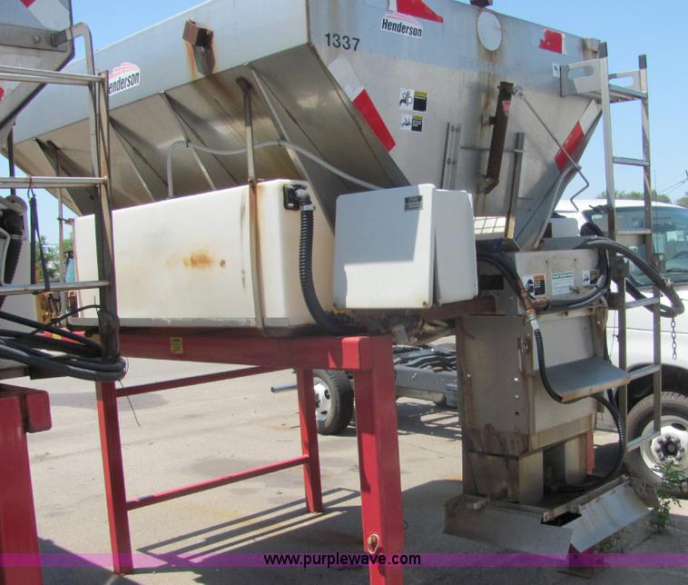 image for item A3649 1999 International 4900 plow truck