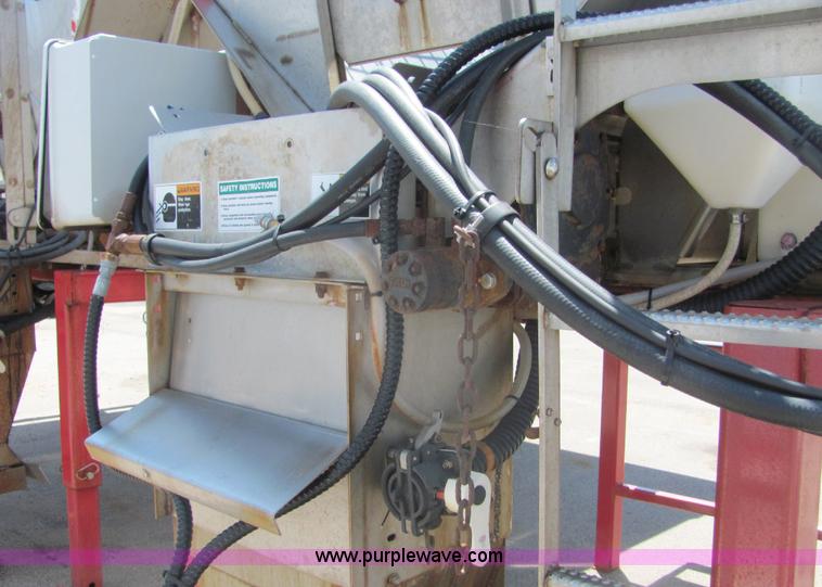 image for item A3649 1999 International 4900 plow truck