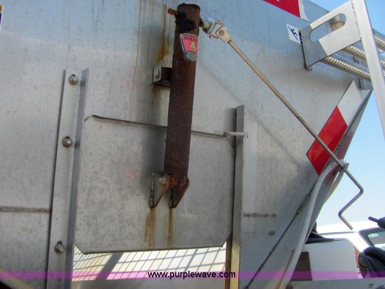 image for item A3649 1999 International 4900 plow truck