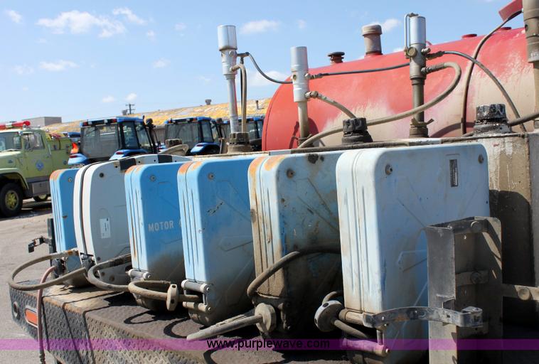 image for item A3650 1998 Chevrolet Cheyenne C3500HD service truck