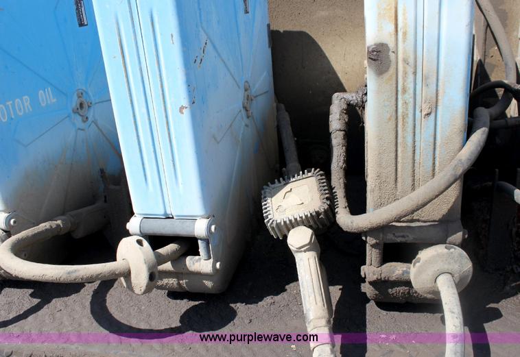 image for item A3650 1998 Chevrolet Cheyenne C3500HD service truck