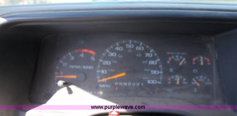 image for item A3652 1998 Chevrolet Cheyenne C3500HD service truck