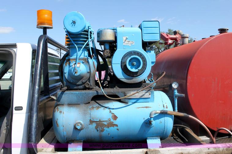 image for item A3652 1998 Chevrolet Cheyenne C3500HD service truck