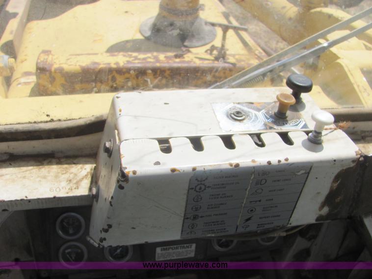 image for item A3665 Fiat-Allis FL10C track loader